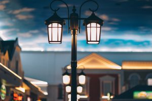 Uliczne lampy solarne: Energetyczne i ekologiczne oświetlenie dla miast