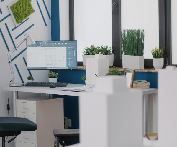 Ergonomia i nowoczesność – jak odpowiednio dobrać wyposażenie do biura?