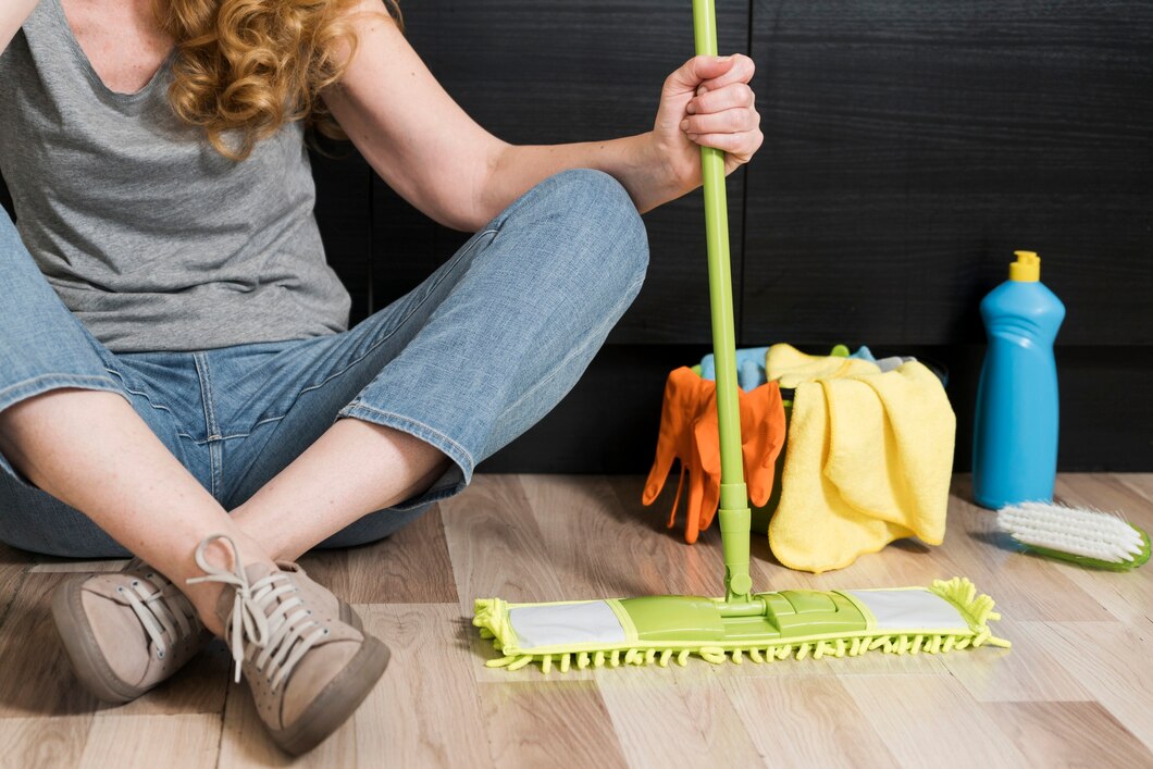 Porady na utrzymanie czystości w domu przy pomocy różnych rodzajów mopów