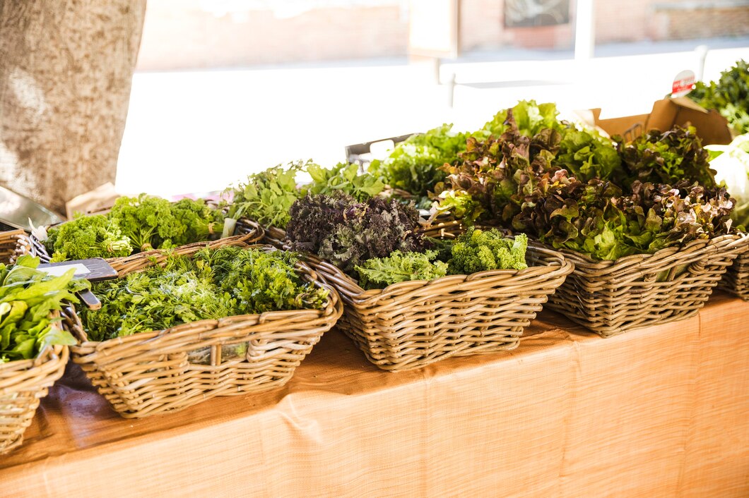 Jak wykorzystać mini szklarnie balkonowe do uprawy ziół i warzyw?