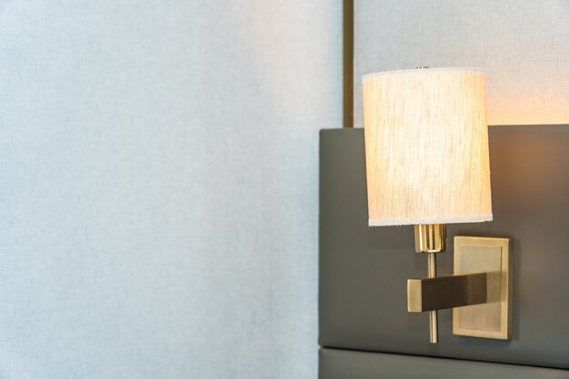 Zalety lamp ściennych w aranżacji przytulnego domu
