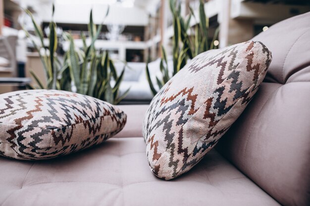 Jak wybrać idealne nakrycie dla Twoich mebli: praktyczne wskazówki i inspiracje